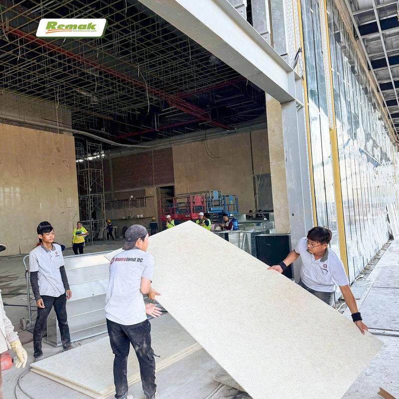 Tấm len gỗ Remak WoodWool có khả năng tiêu âm tốt, chống ẩm mốc, gia tăng tính thẩm mỹ cho không gian